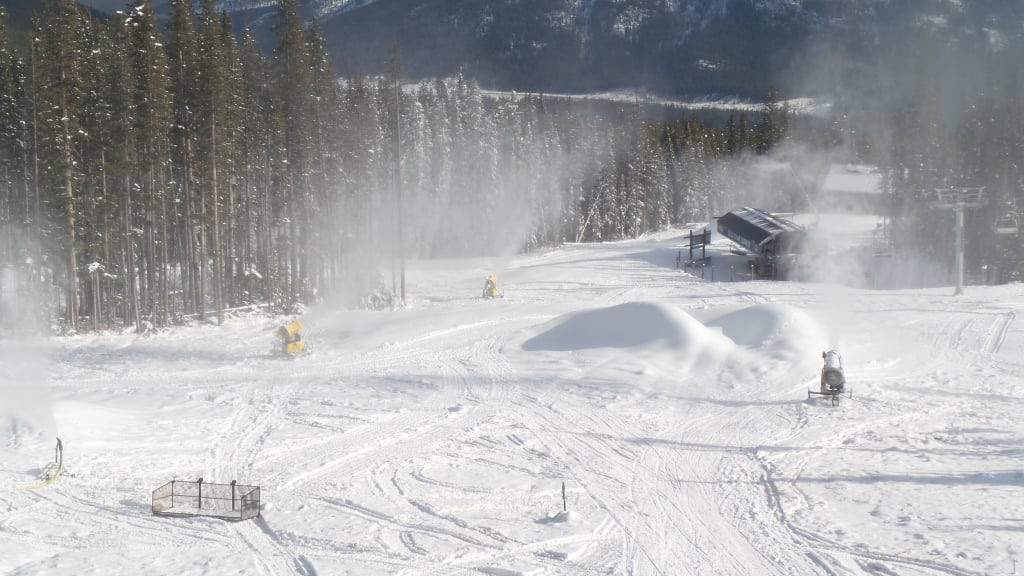 Snowmaking bottom of gold chair area